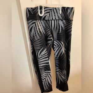 Old navy active go dry compression capri active - size M
